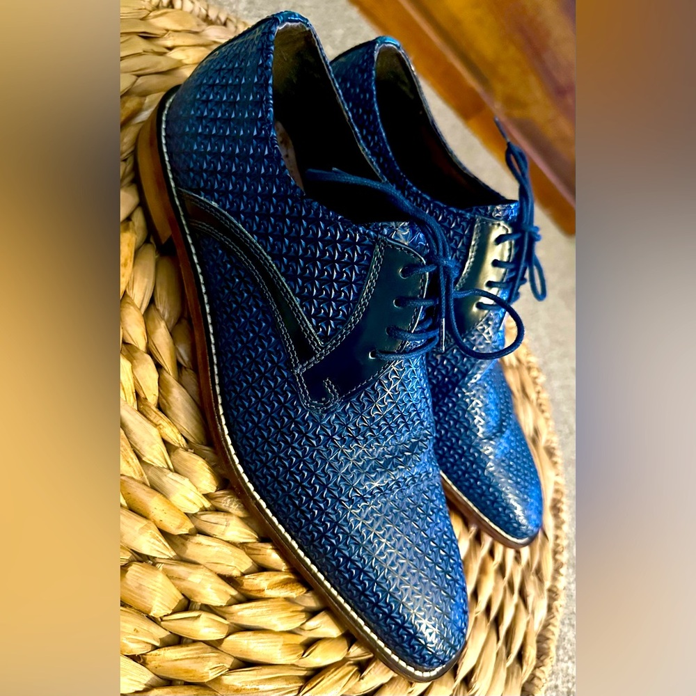 Stacy Adams Mens Leather Dress Shoes in textured Blue color. Size 9
